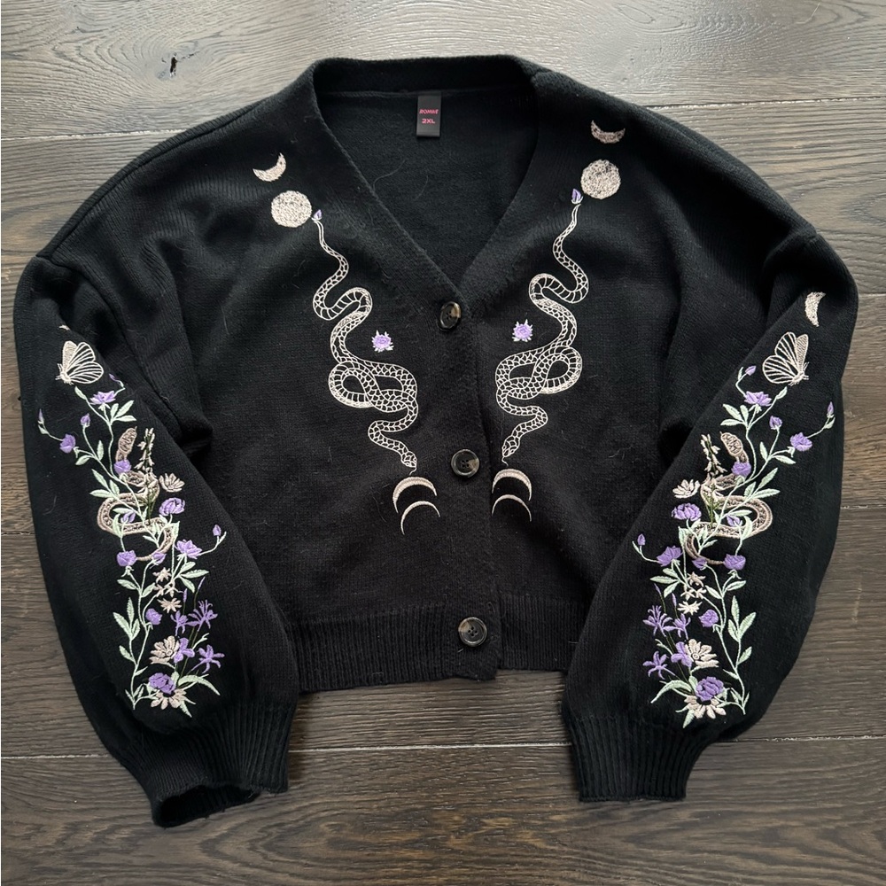 ROMWE Crop Black Cardigan with Snake and Floral Embroidery